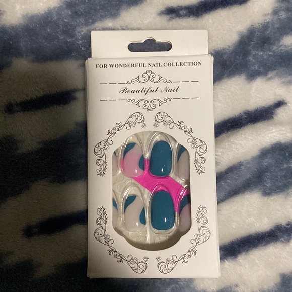 Press On Nails Bundle - Picture 9 of 10